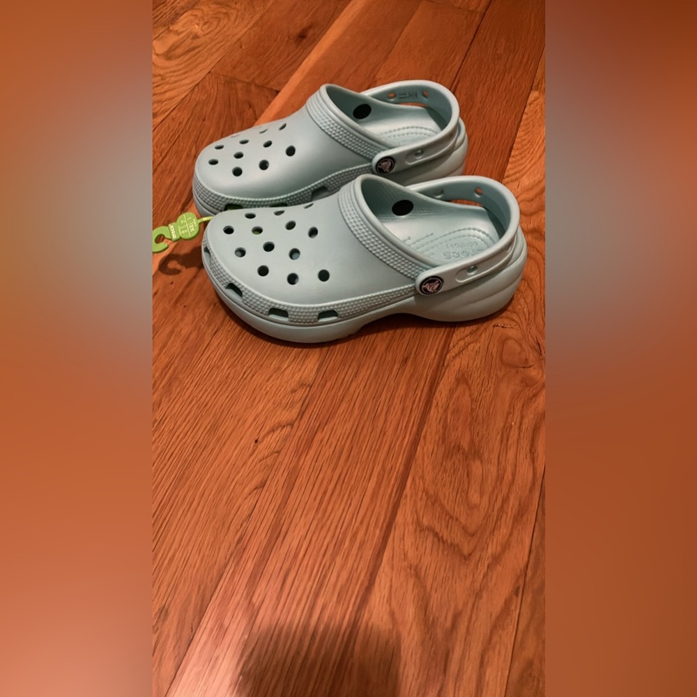 Crocs clogs shoes size 5 NWT new with tags mint green/teal turquoise color - Picture 3 of 8